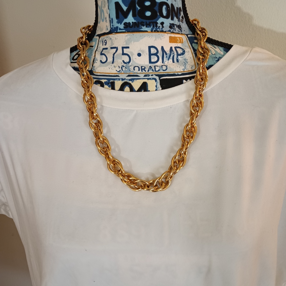 Chic Gold Rope Necklace - Picture 2 of 3